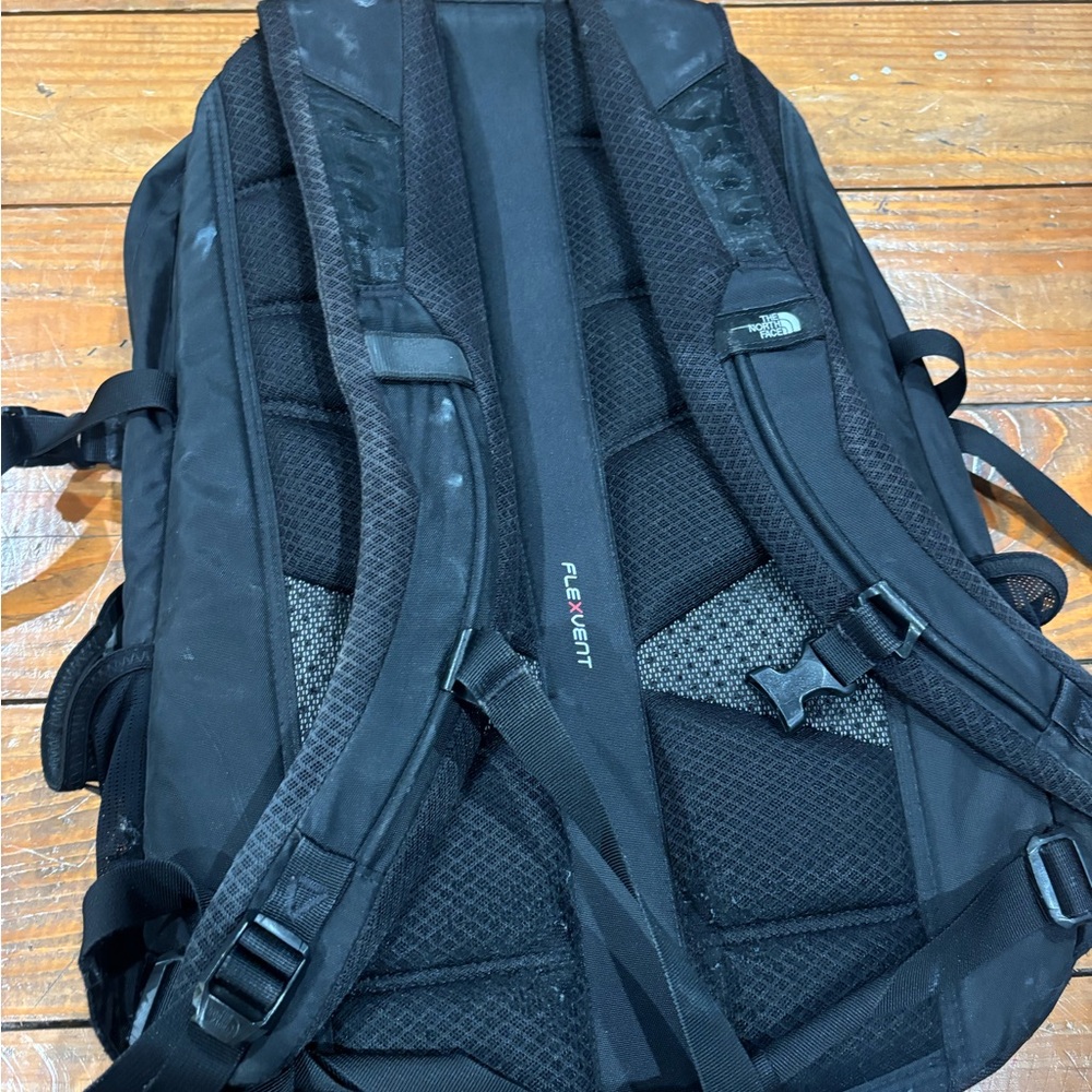 (979)*NORTH FACE BLACK BACKPACK* - Picture 8 of 11